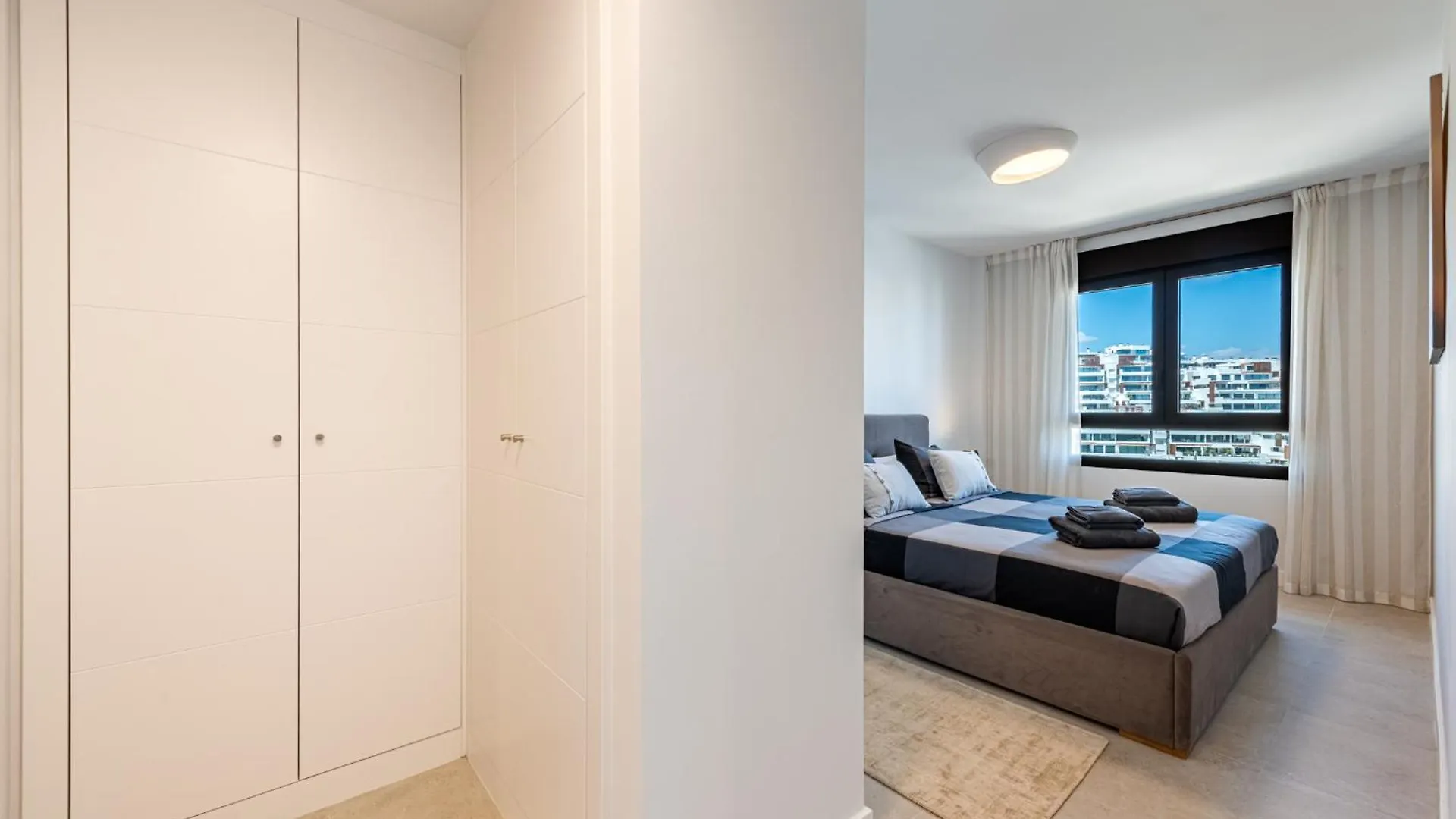 2 Bedroom Estepona With Pool スペイン