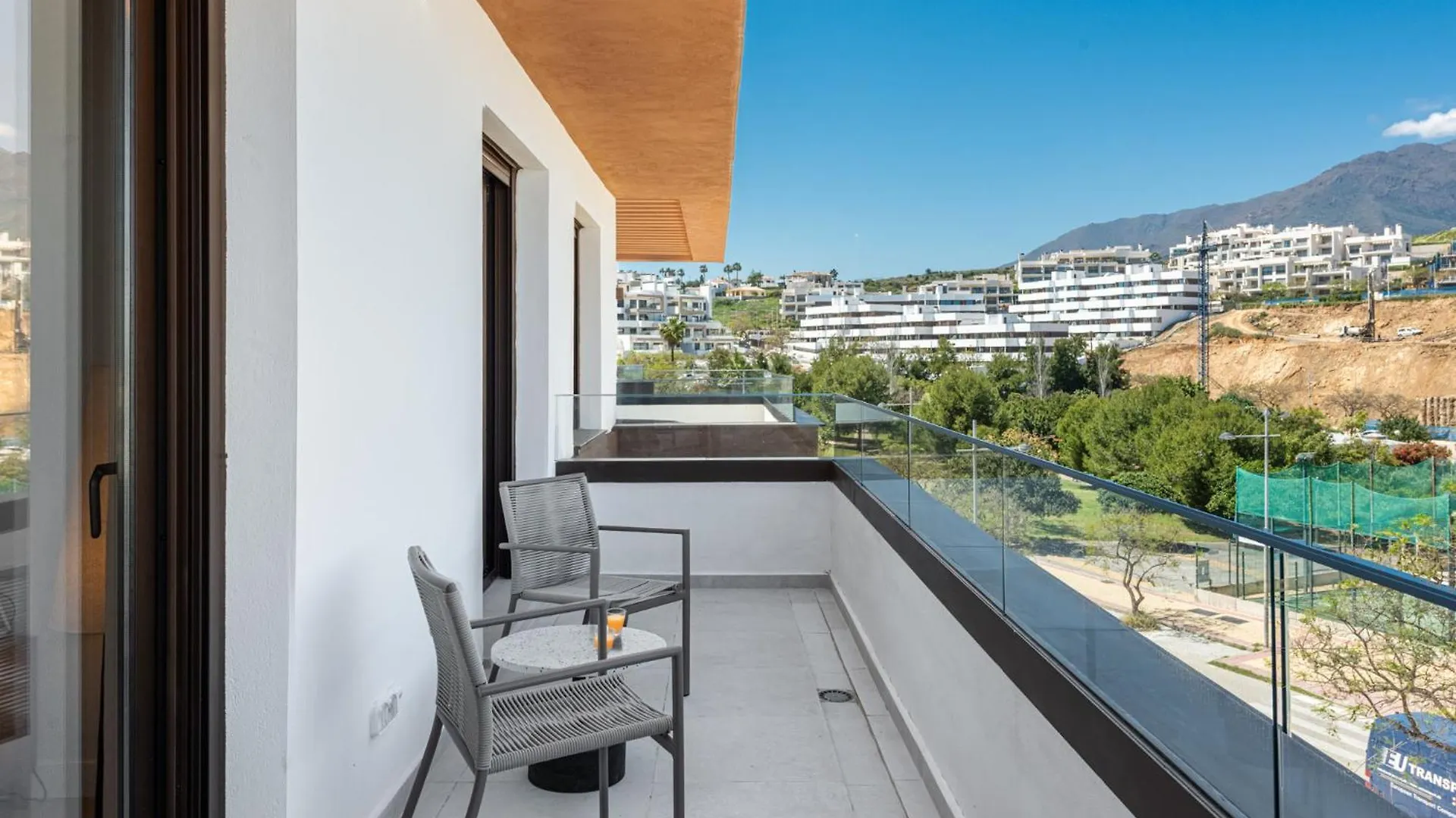 Apartment 2 Bedroom Estepona With Pool